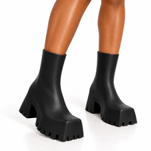 Load image into Gallery viewer, Square-Toe Rain Boots