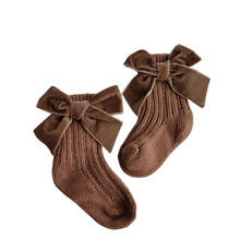 Load image into Gallery viewer, Velour Bow Socks