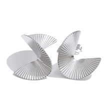 Load image into Gallery viewer, Gold Ribbed Twist Earrings