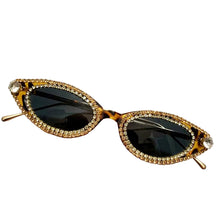 Load image into Gallery viewer, Diamond Cat Eye Sunglasses