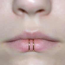 Load image into Gallery viewer, Lip Ring Cuff Clip-Modern Baby Las Vegas