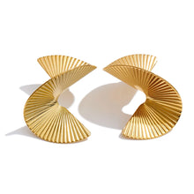 Load image into Gallery viewer, Gold Ribbed Twist Earrings