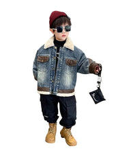 Load image into Gallery viewer, Patch Fur Collar Denim Jacket