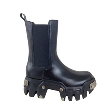 Load image into Gallery viewer, Studded Large Tooth Boots
