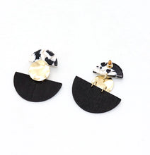 Load image into Gallery viewer, Half Moon Gold Earrings
