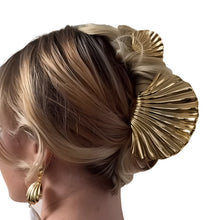 Load image into Gallery viewer, Gold Metal Shell Hair Claws
