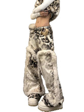 Load image into Gallery viewer, Fur Patch Leopard Print Jeans
