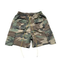 Load image into Gallery viewer, Pocket Camo Cargo Shorts
