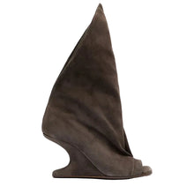 Load image into Gallery viewer, Pointed Top Fishmouth Booties
