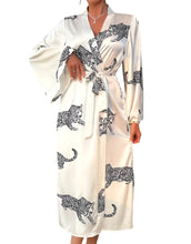 Load image into Gallery viewer, White Cheetah Print Robe
