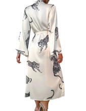 Load image into Gallery viewer, White Cheetah Print Robe
