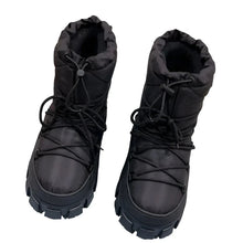 Load image into Gallery viewer, Platform Lace-Up Snow Boots
