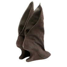 Load image into Gallery viewer, Pointed Top Fishmouth Booties
