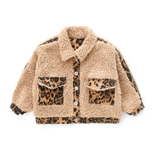 Load image into Gallery viewer, Patch Leopard Pocket Coat
