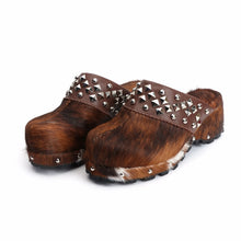 Load image into Gallery viewer, Western Fur Rivet Clogs
